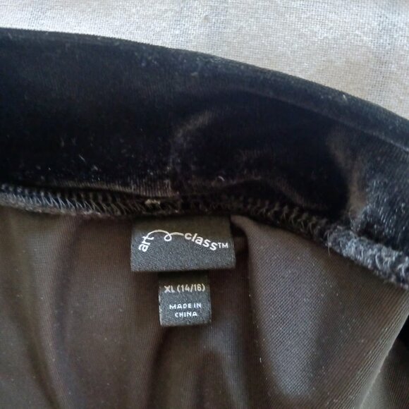 Black Floral Embroidered Lined Velvet XL/Oversized Art Class Fold Over Cardigan - Picture 6 of 9